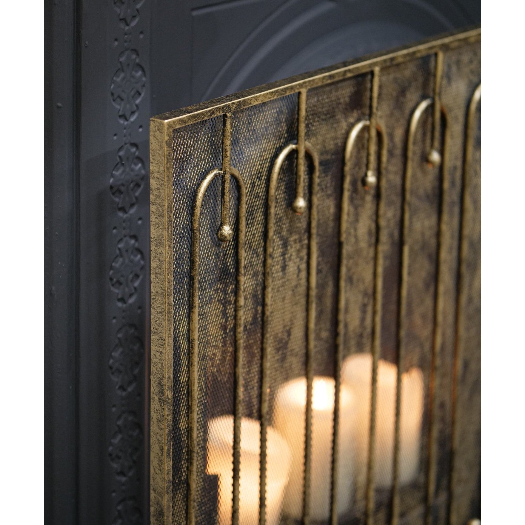 Estela Fire Screen